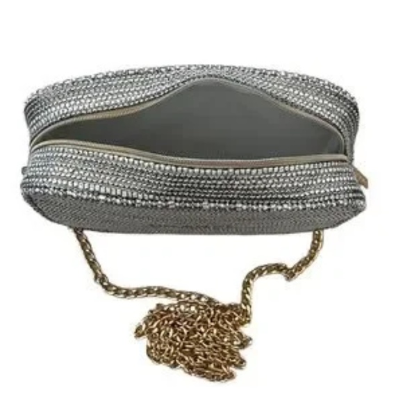 Chanel 2022 Limited Edition tweed crossbody bag, with Stay Polished Holiday Set - Picture 5 of 10